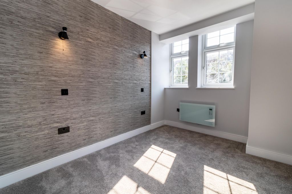 Property photo 3 of 5 Front