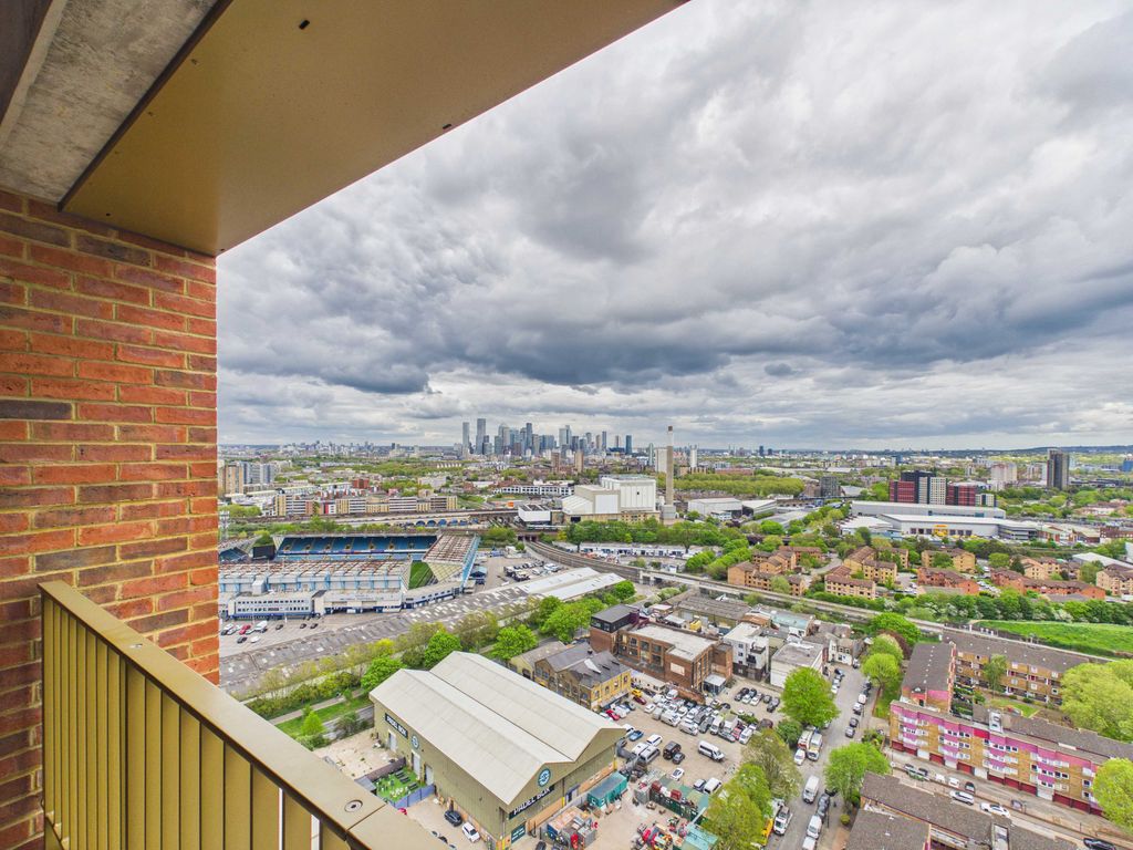 Property photo 3 of 15 Cam03741G0-Pr0167-Still021