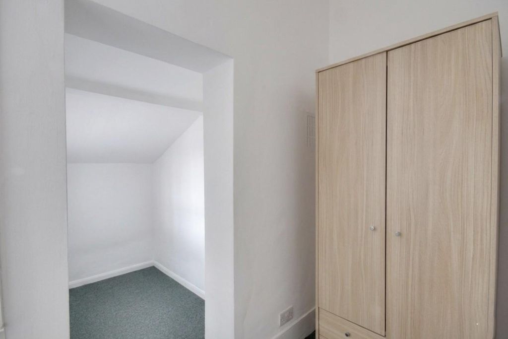 Property photo 3 of 11 R7 2.Jpg