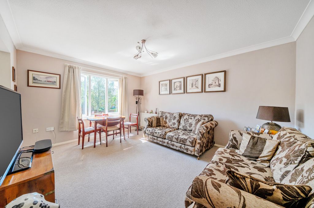 Property photo 2 of 12 1311186-7-6852d92...