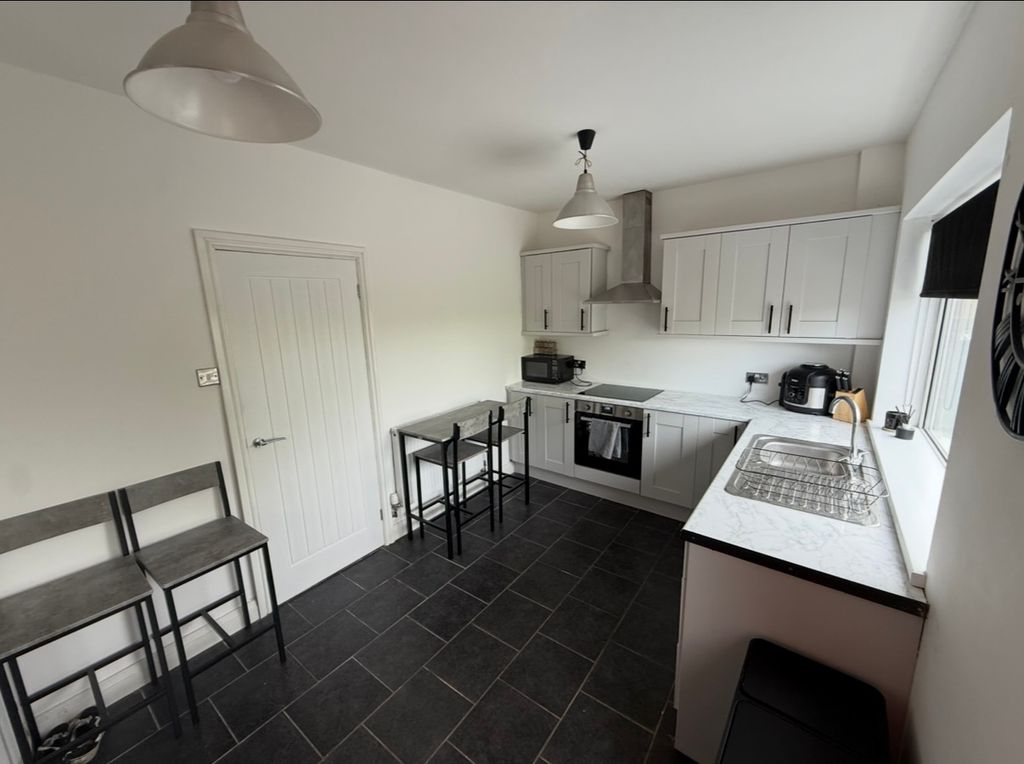 Property photo 2 of 9 Kitchen