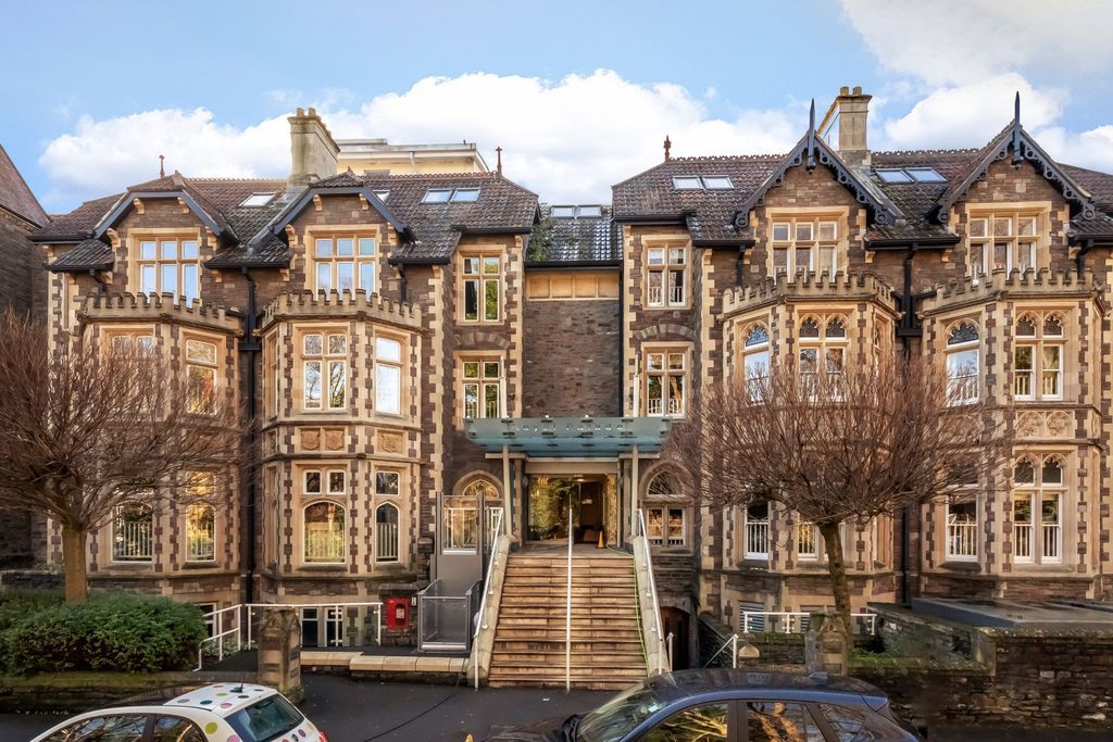 Property photo 1 of 9 External