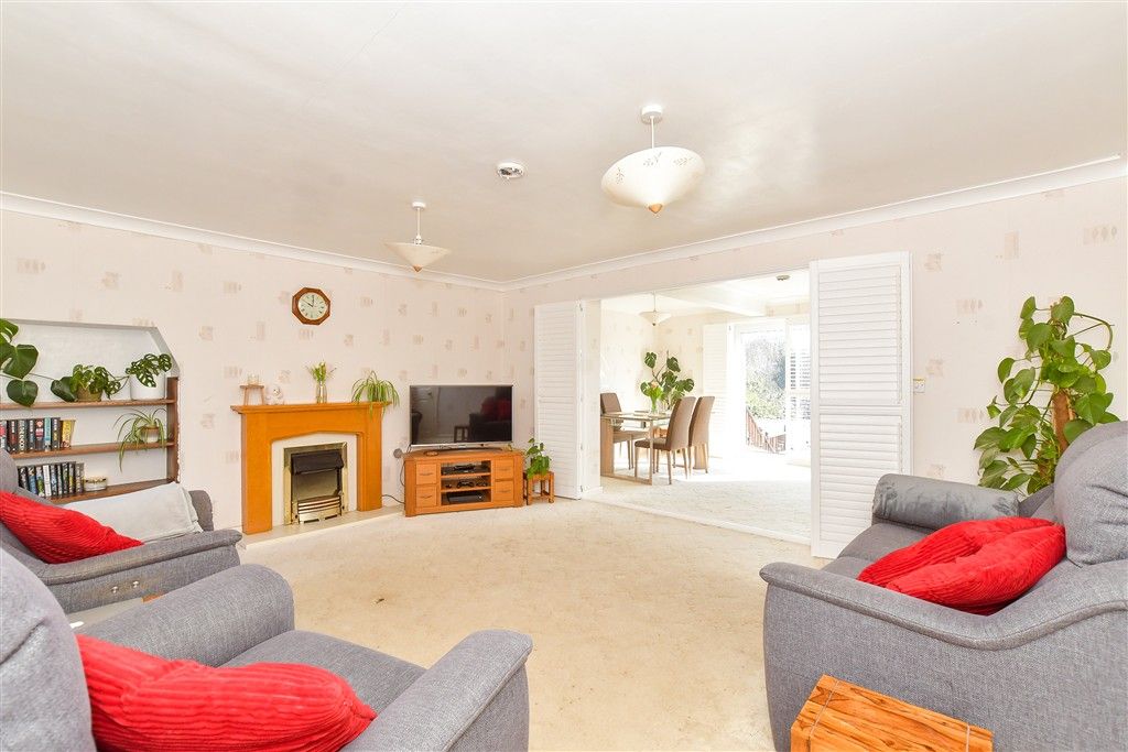 Property photo 1 of 19 Lounge