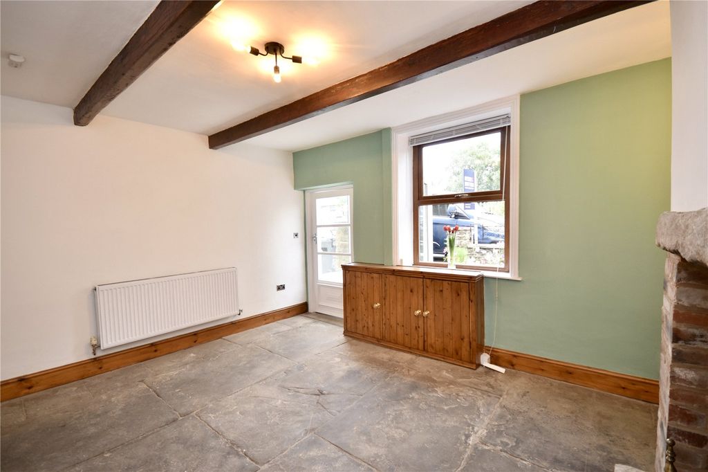 Property photo 3 of 17 Living Room