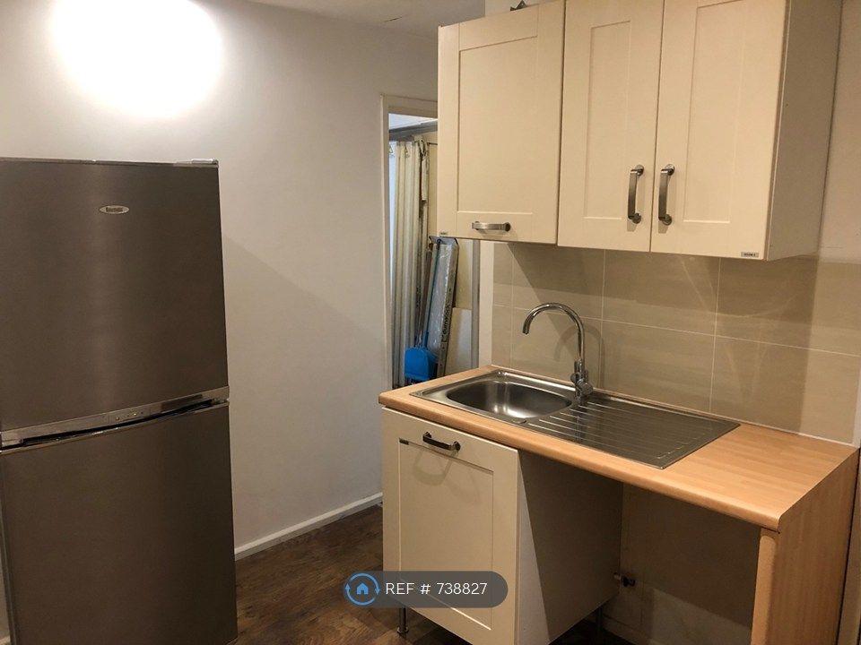 Property photo 2 of 7 Kitchen - Shared