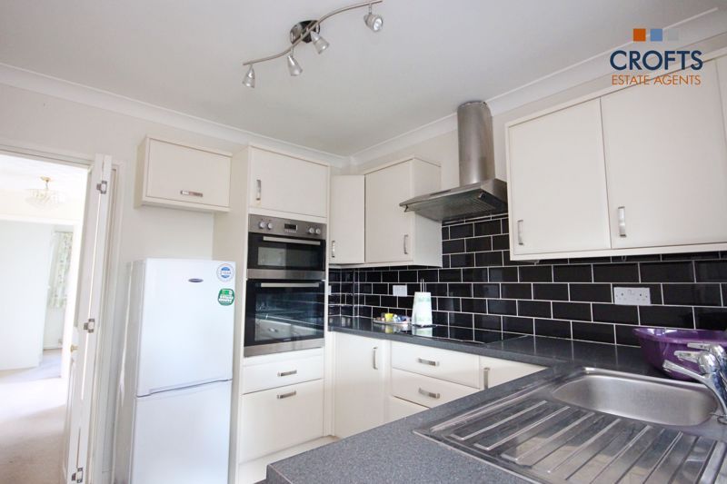 Property photo 3 of 9 Kitchen
