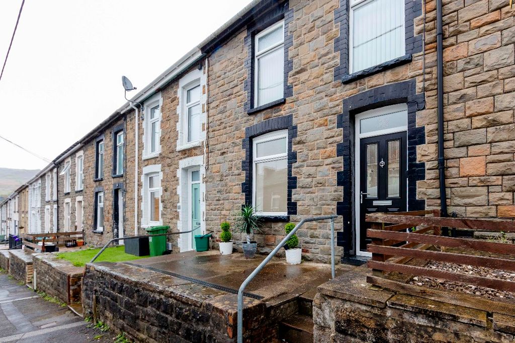 Property photo 2 of 26