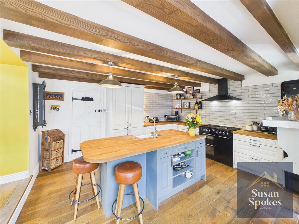 Property photo 3 of 34 Cam01858G0-Pr0225-Still038.Jpg