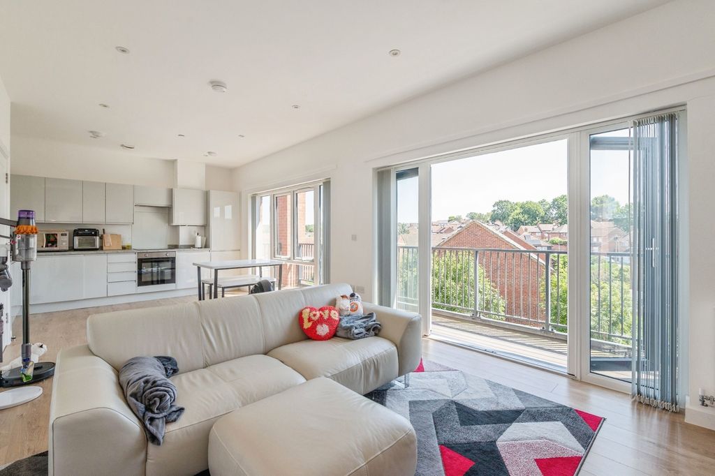 Property photo 3 of 16 Pbox-Img.Jpg