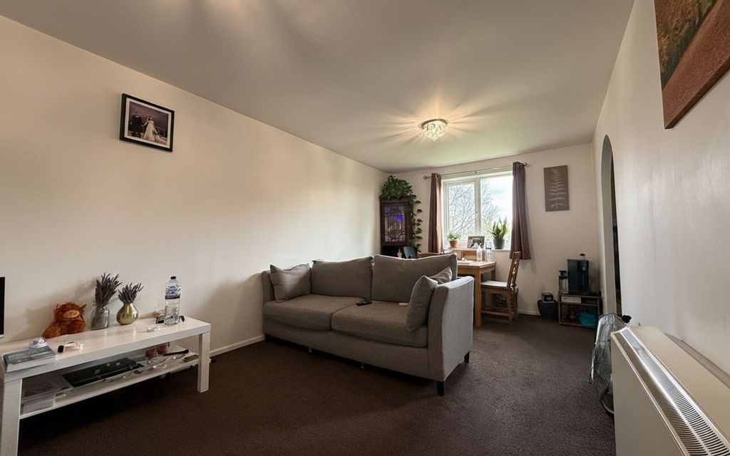 Property photo 2 of 8