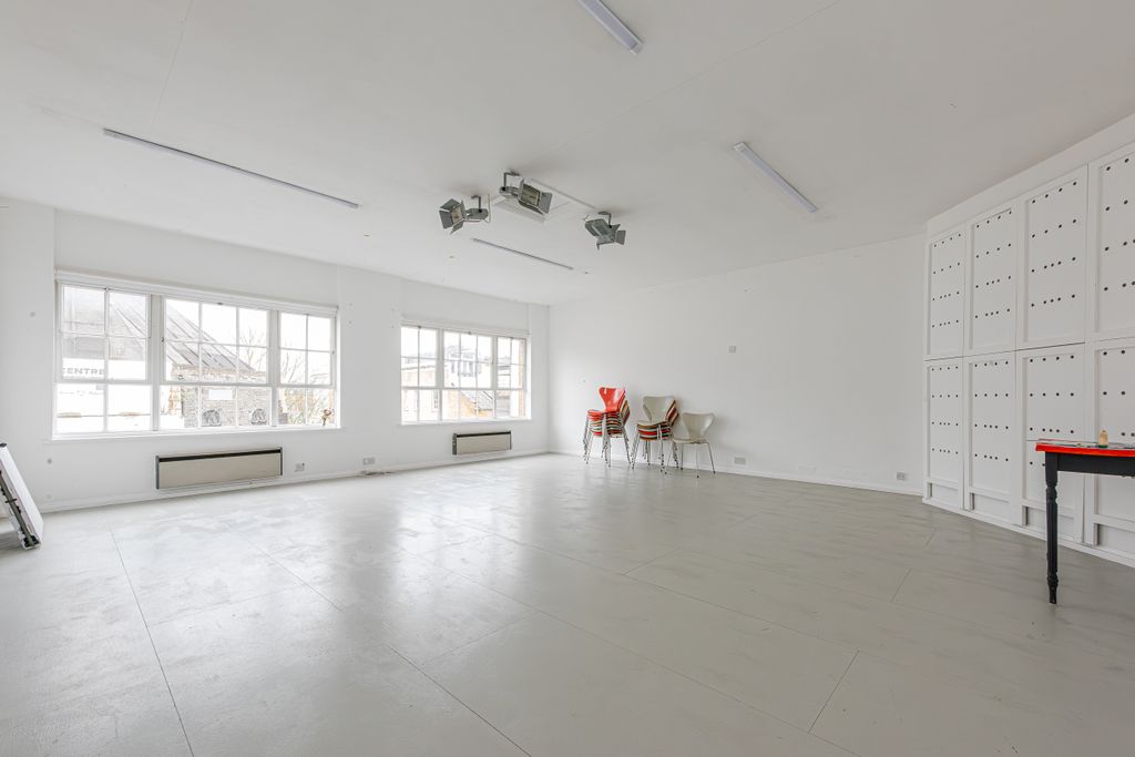 Property photo 2 of 27 Westgate House-001