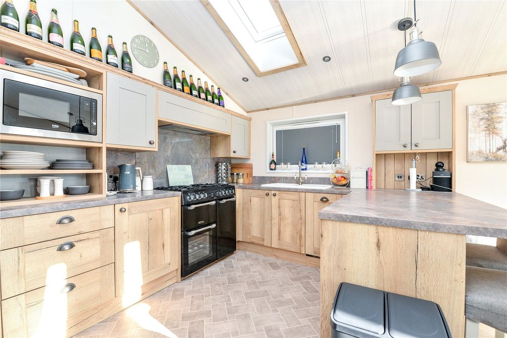 Property photo 3 of 15 Picture No. 27