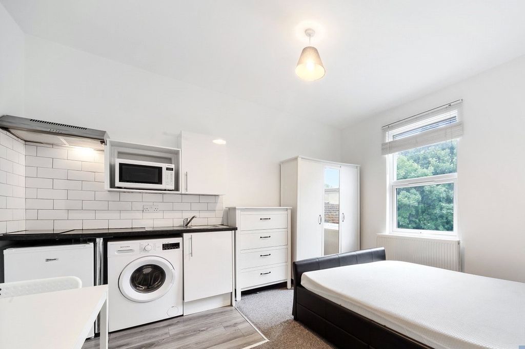 Property photo 2 of 5 Picture No. 11