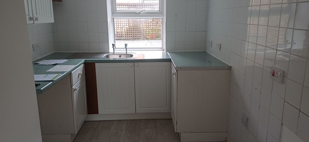 Property photo 1 of 7 Photo 0