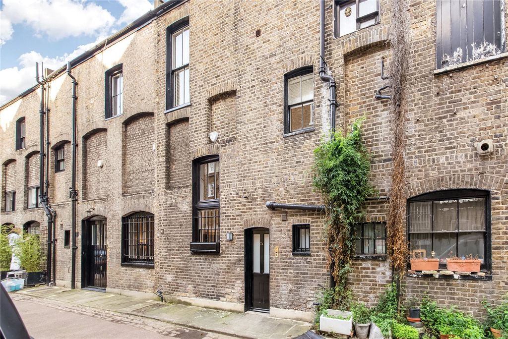 Property photo 3 of 12 Avenue Studios