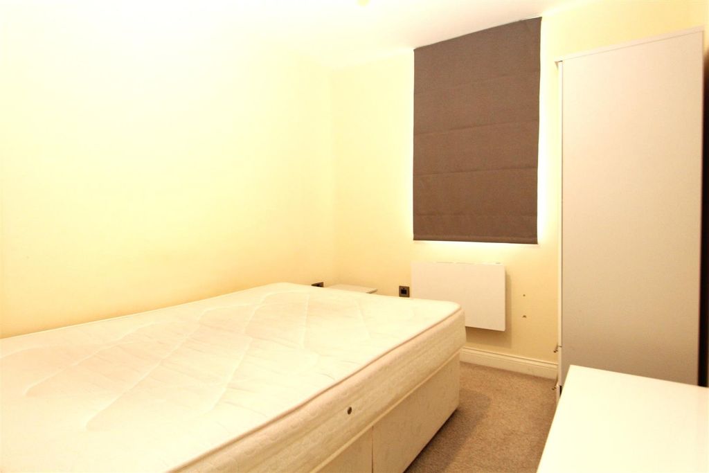 Property photo 3 of 5 Bedroom.Jpg