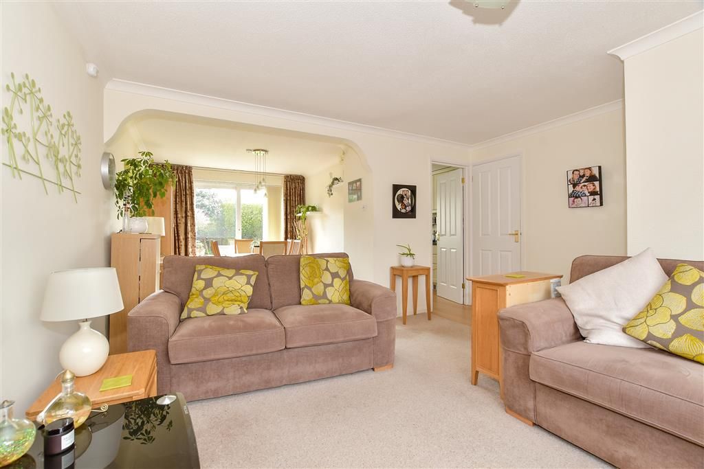 Property photo 3 of 12 Lounge