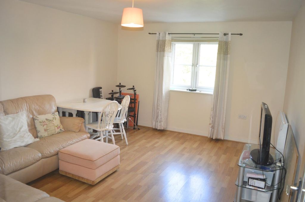 Property photo 2 of 11 Lounge / Dining Room