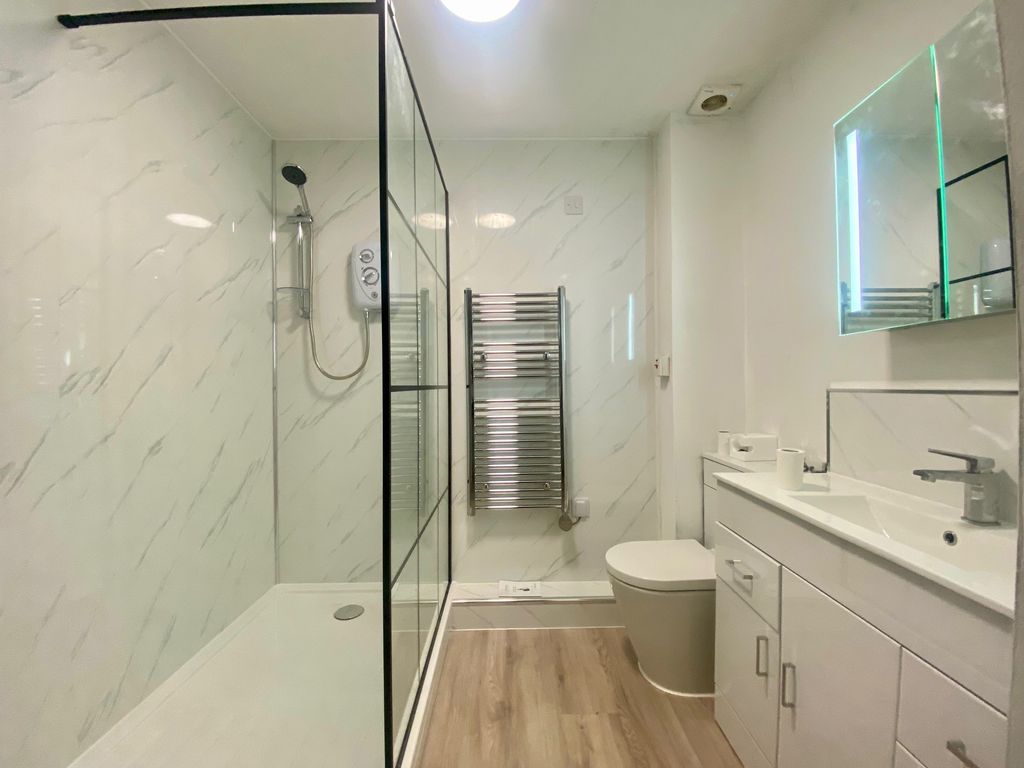 Property photo 3 of 6 Bathroom