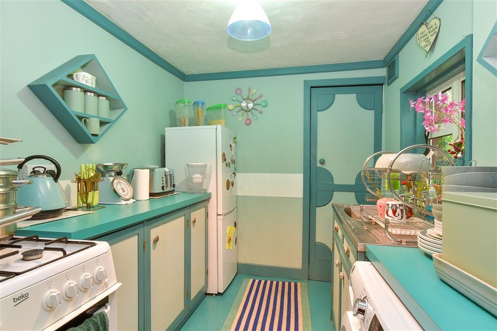 Property photo 3 of 9 Kitchen