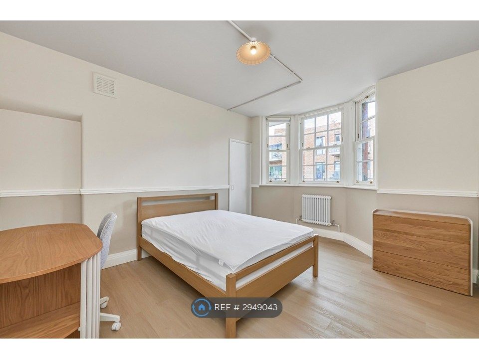Property photo 3 of 11 Room 3 - Available