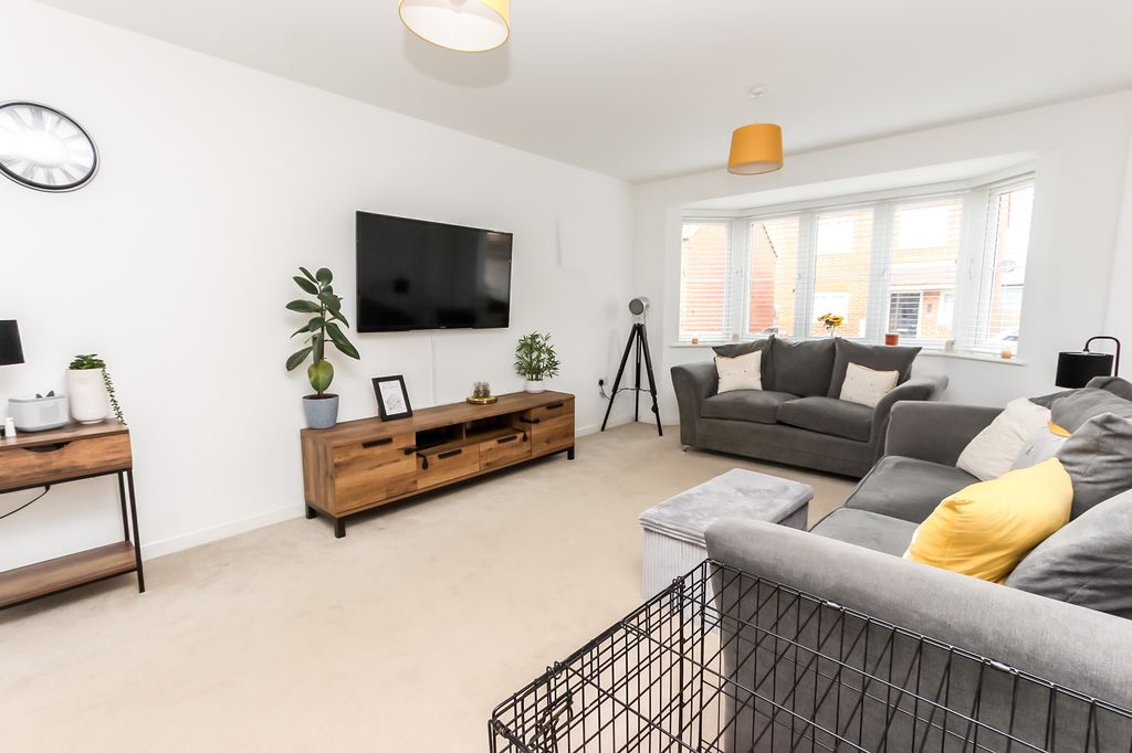 Property photo 3 of 12 Lounge