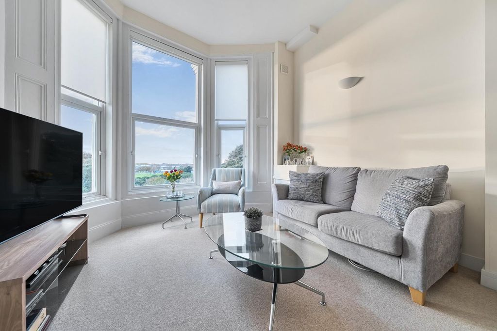 Property photo 3 of 19 1384015-10-6925ce30d4369.Jpg