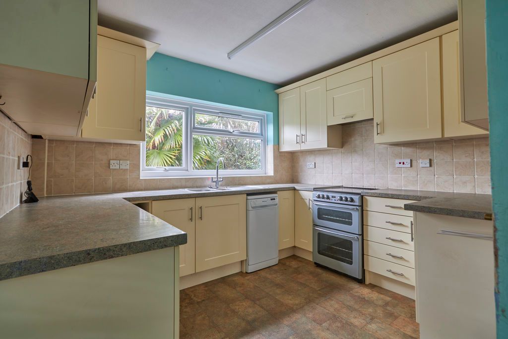 Property photo 3 of 15 Kitchen