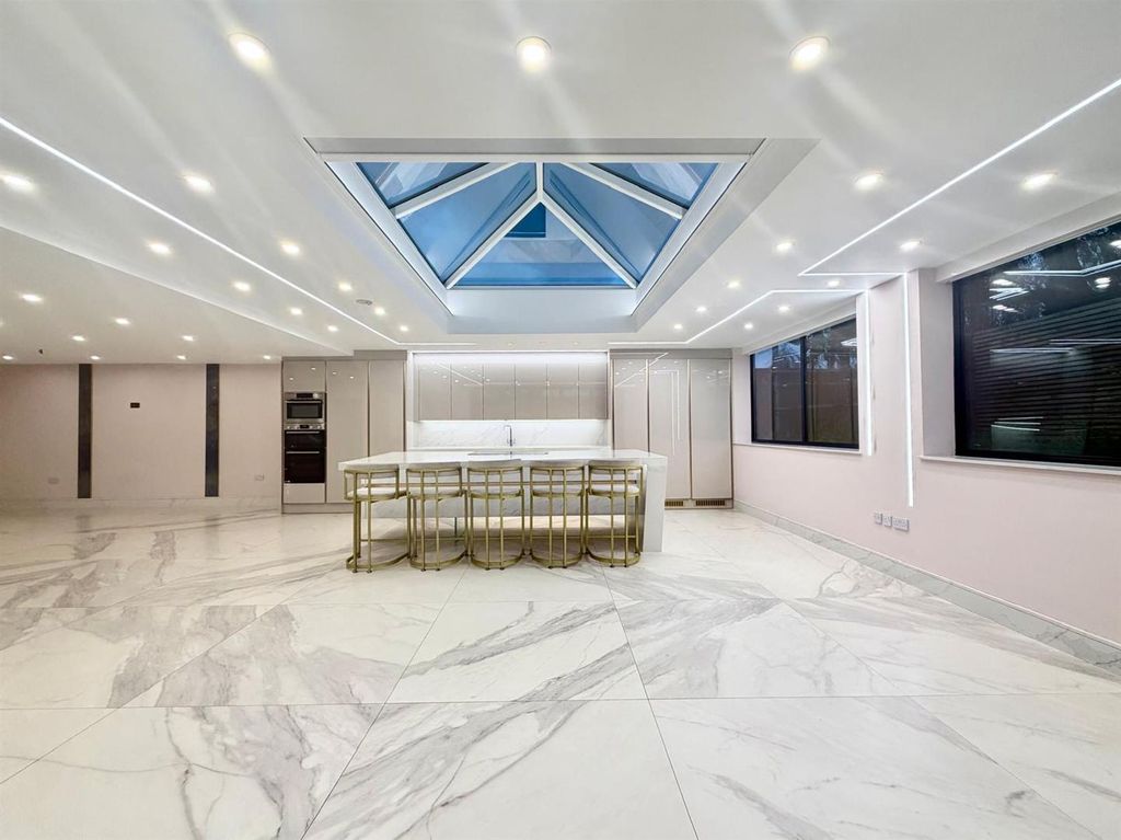 Property photo 1 of 41 40Fbdc27-053E-4Eae-Bdb7-4Ad4c7485Bd8.Jpeg