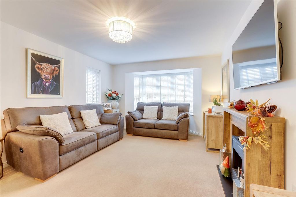 Property photo 2 of 33