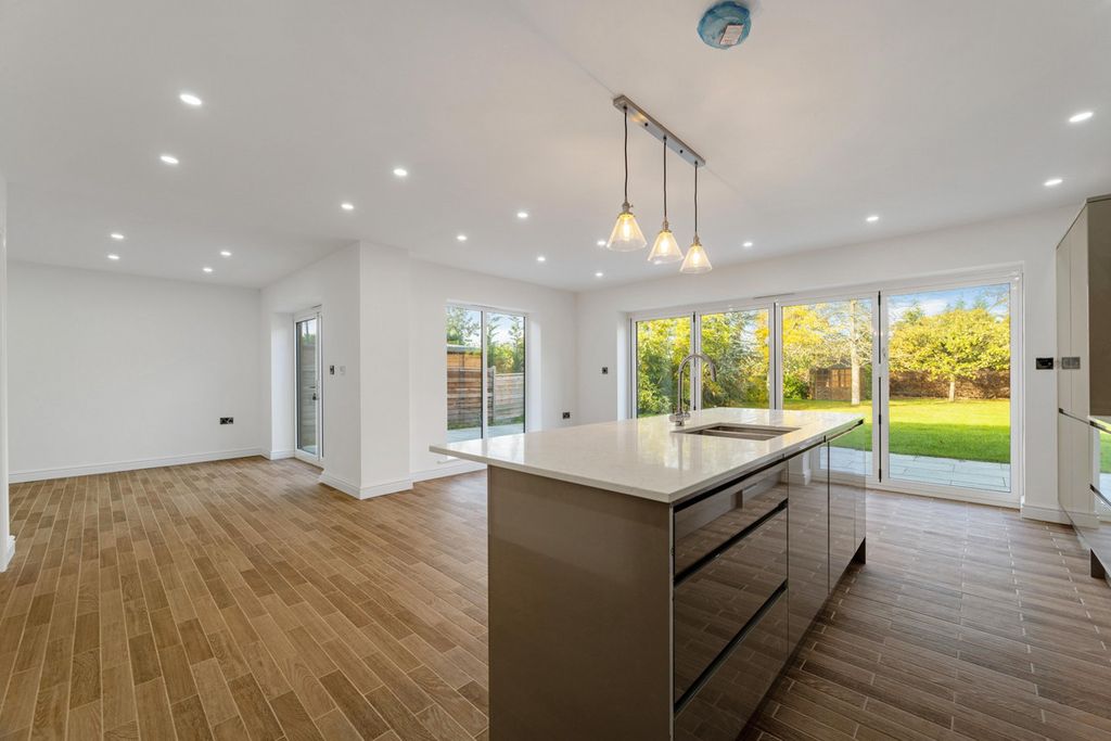 Property photo 3 of 34