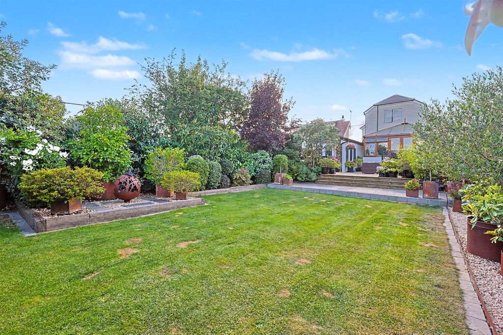 Property photo 2 of 52