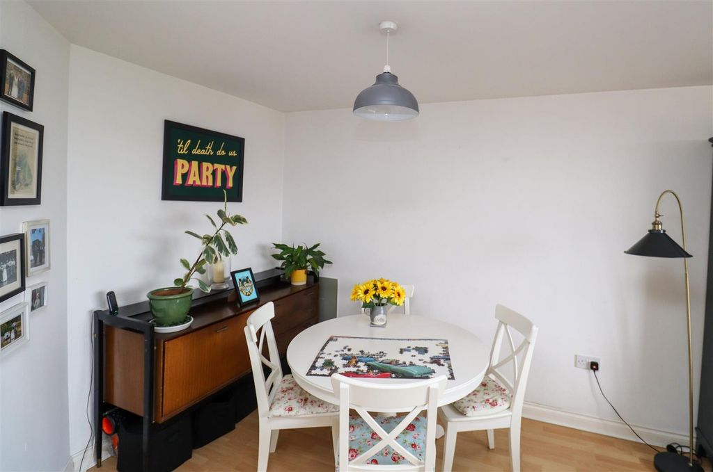 Property photo 3 of 11 Living/Dining Room