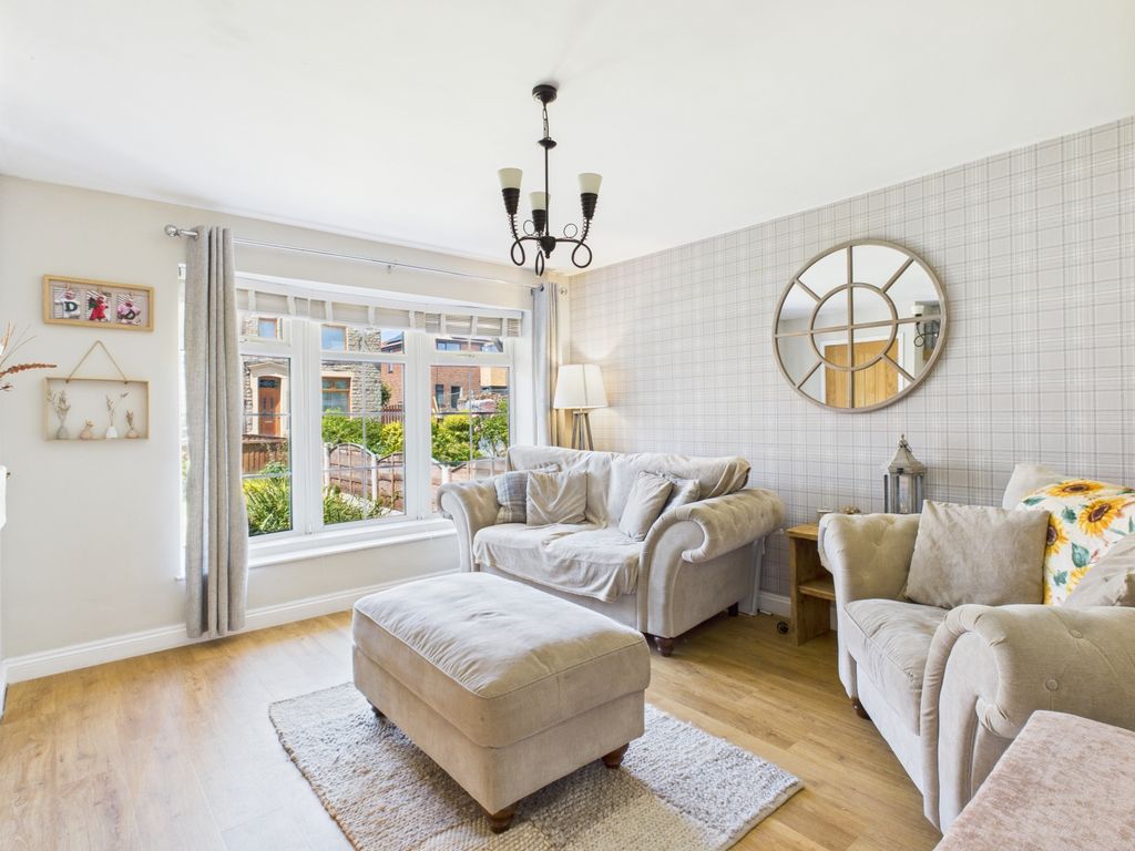 Property photo 2 of 15 Cam03729G0-Pr0092-Still003