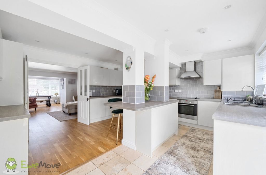 Property photo 3 of 17 Kitchen
