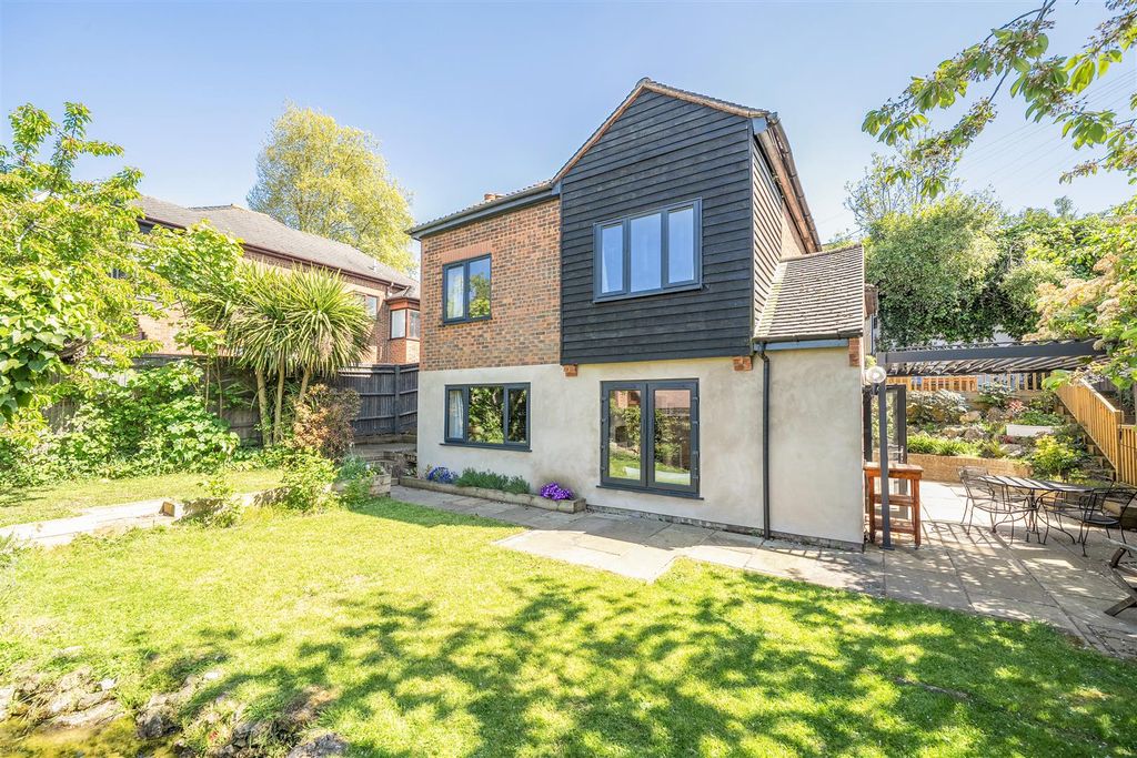 Property photo 1 of 24 1450620-9-69Efa81d3063F.Jpg