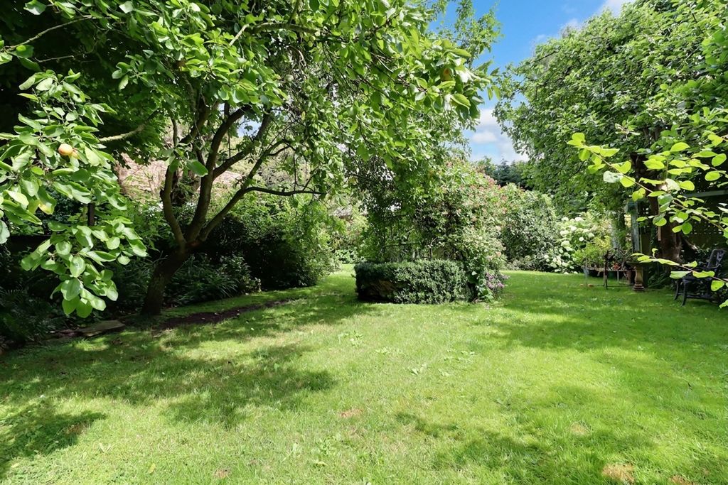 Property photo 2 of 20