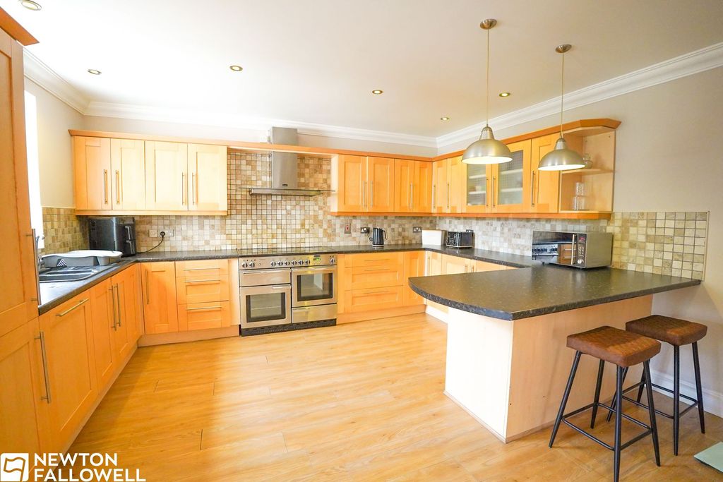 Property photo 2 of 24