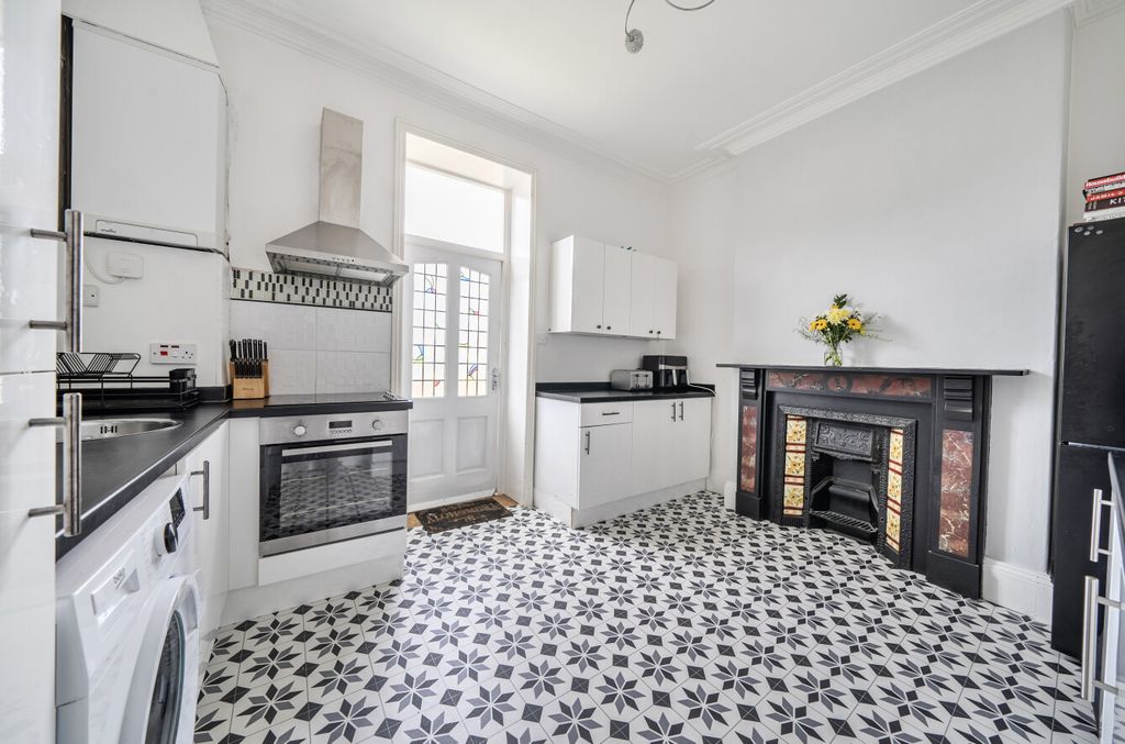 Property photo 3 of 17 1465012-11-6A106c...