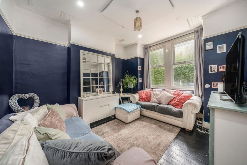 Property photo 2 of 11