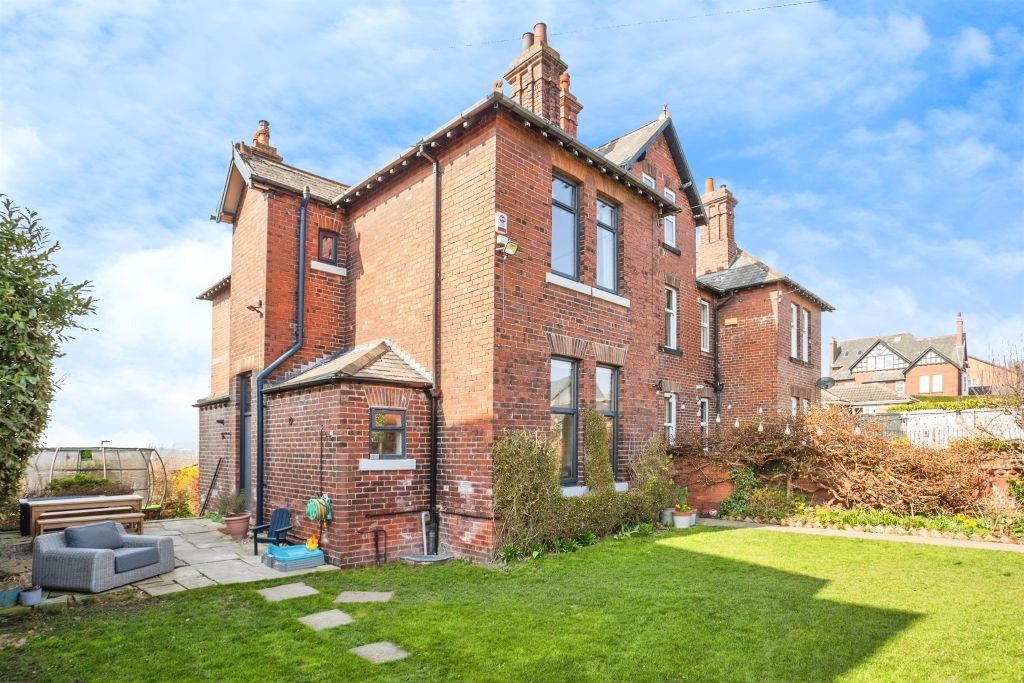 Property photo 2 of 21