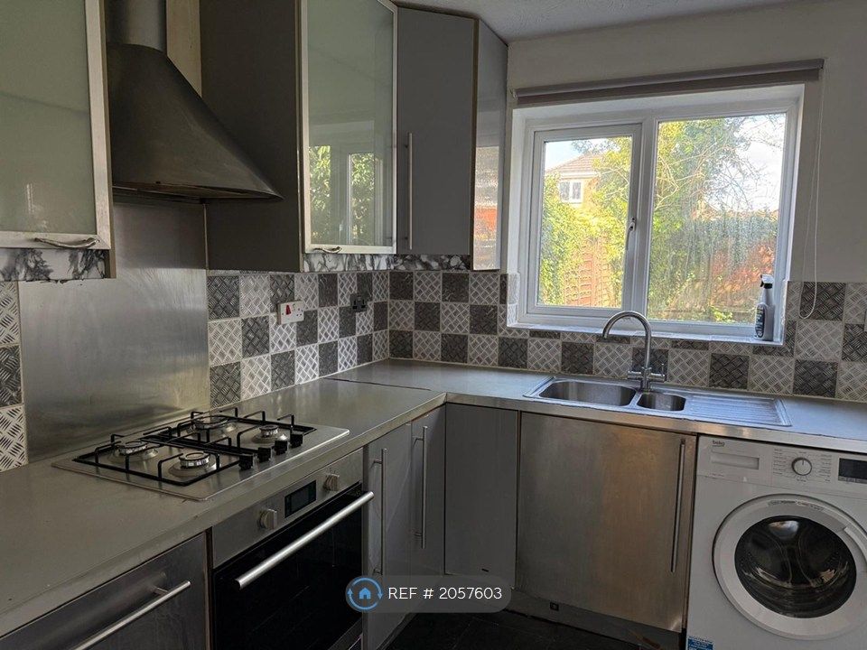 Property photo 2 of 9 Kitchen