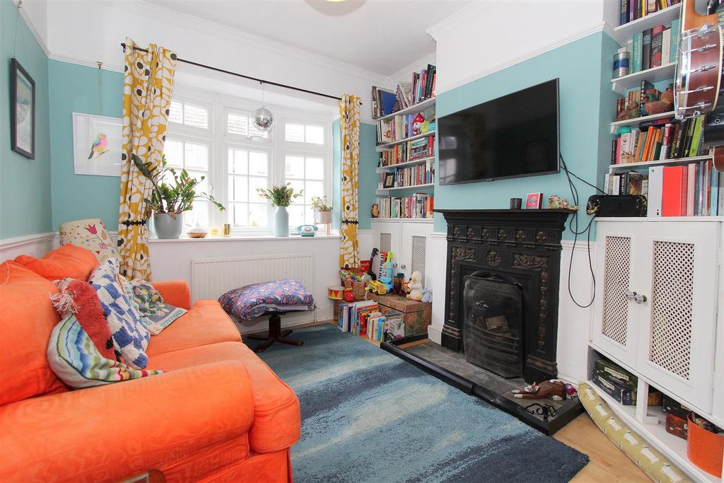 Property photo 2 of 13 Lounge.Jpg