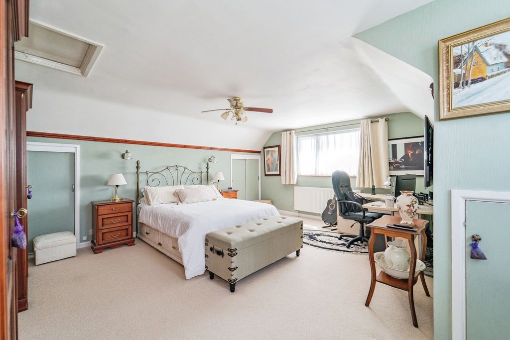 Property photo 3 of 27 Pbox-Img.Jpg