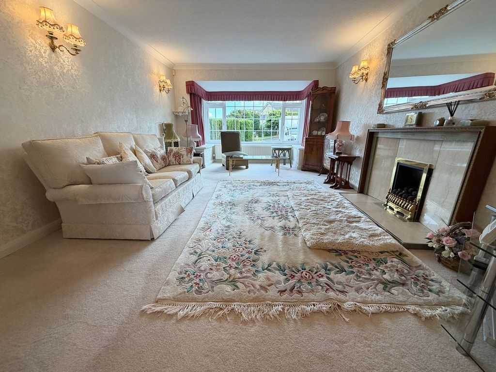 Property photo 2 of 25
