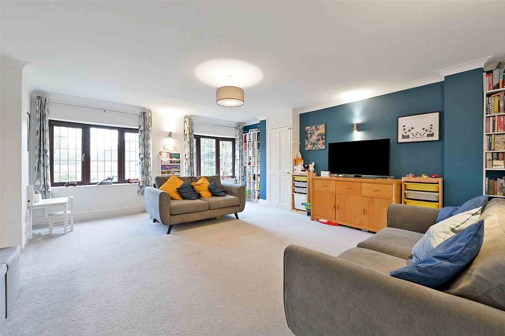 Property photo 3 of 20 Family Area