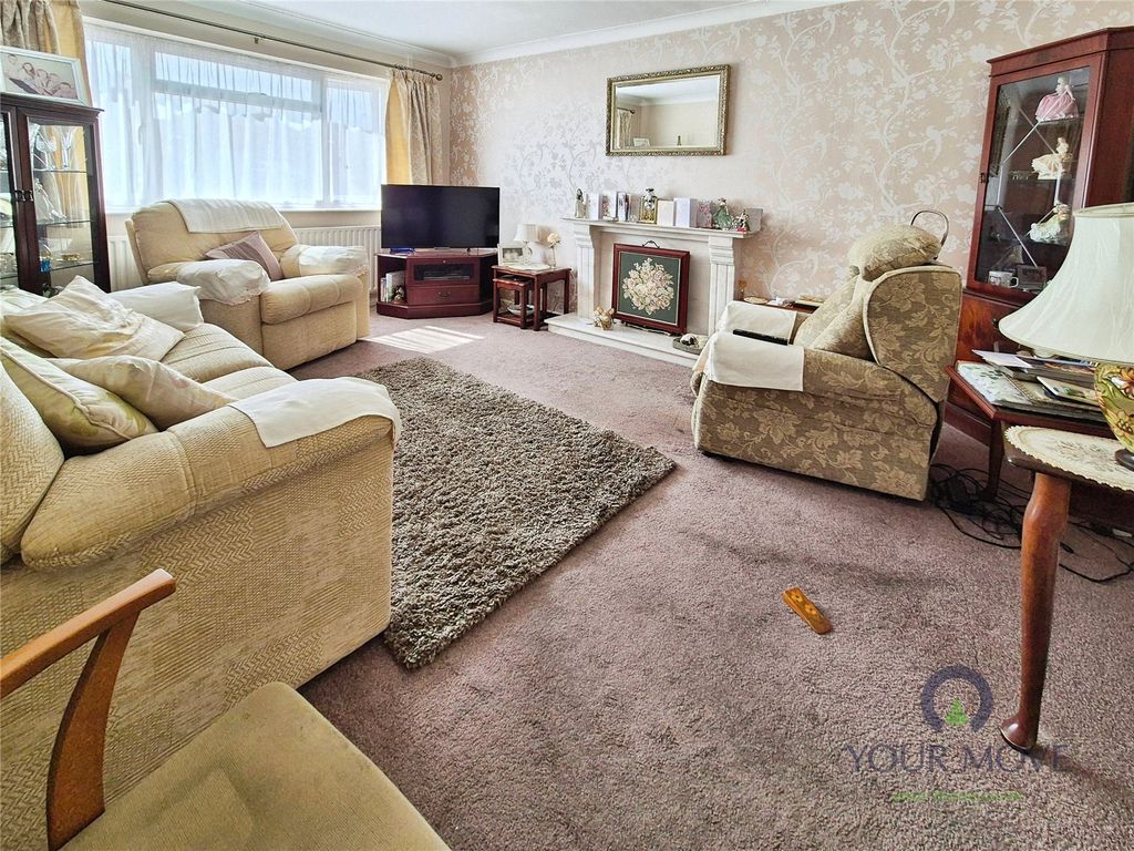 Property photo 2 of 17 Lounge