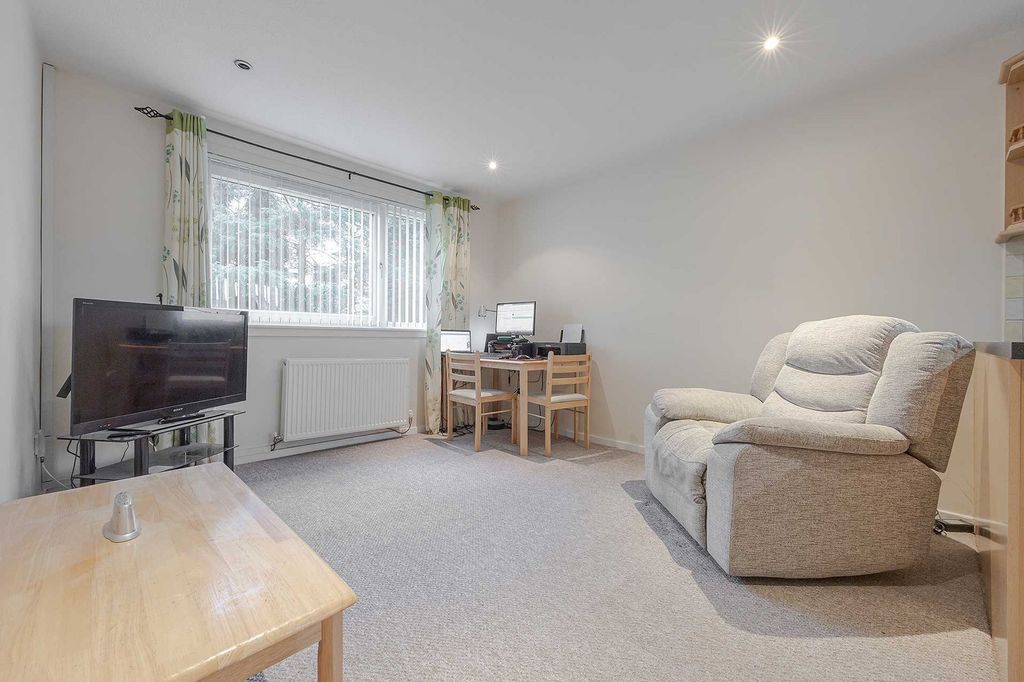 Property photo 2 of 11 Living Room/Diner