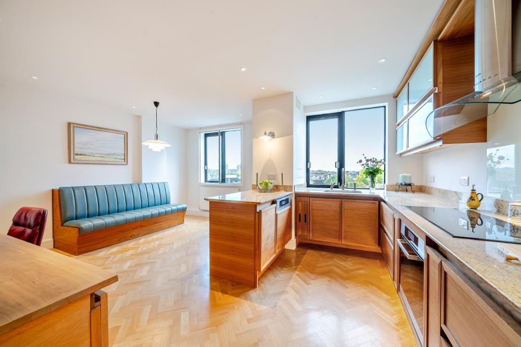 Property photo 2 of 28 Kitchen