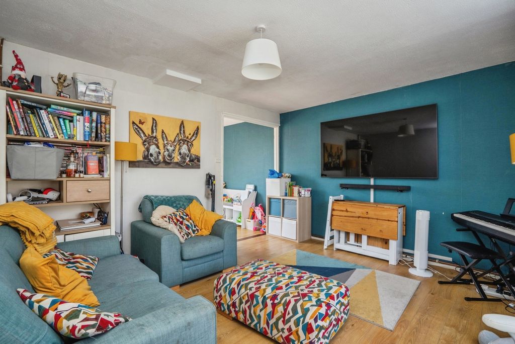 Property photo 3 of 21 Pbox-Img.Jpg